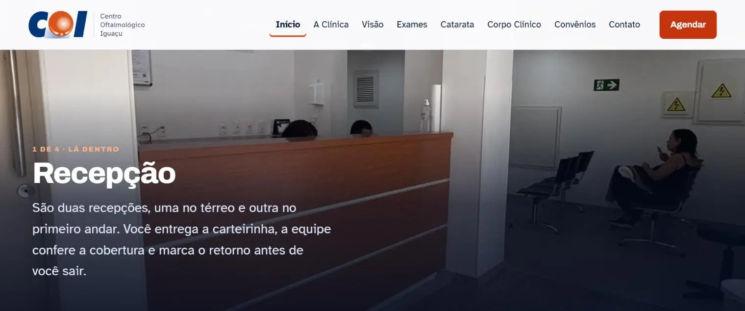 Visita guiada pela recepção no site do Centro Oftalmológico Iguaçu